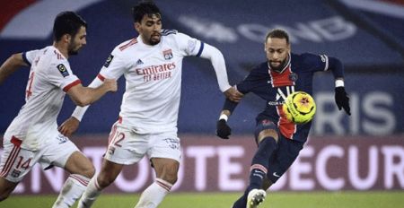 法甲-内马尔伤退姆巴佩替补无功 巴黎0-1负里昂
